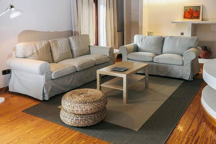Casa rural para 12 personas, con Balcón y Terraza además de Jardín y Vistas en Rioja Alta