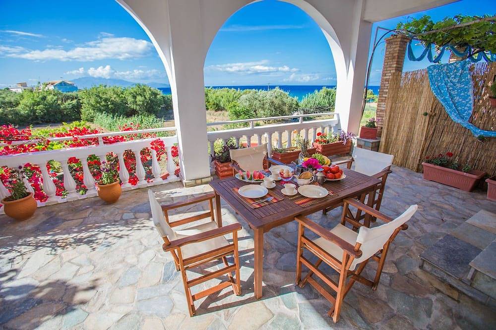 Entire apartment, Ammos Apartments - Marinos 2 bedroom apartment in Ammoudi, Alykes
