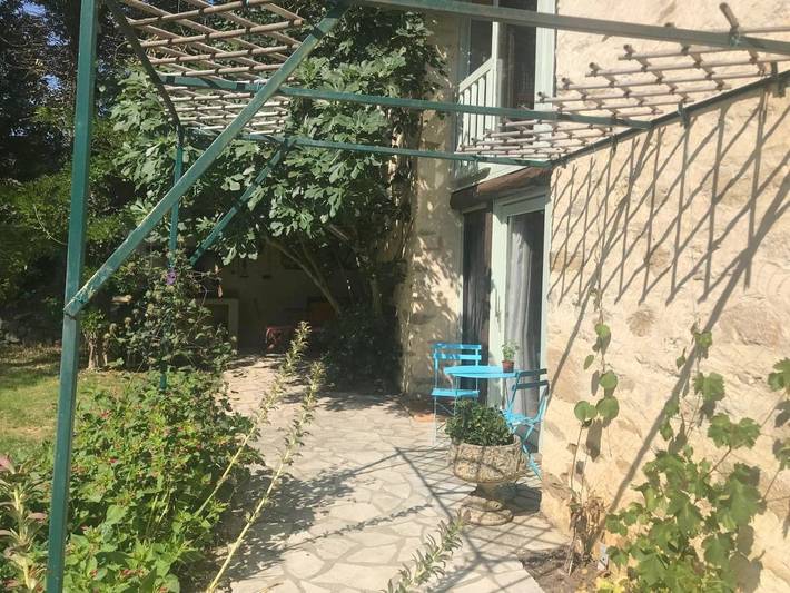 Location de vacances pour 4 personnes, avec jardin ainsi que vue et piscine à La Bastide-de-Bousignac - 4