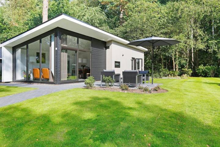 Vakantiehuis voor 6 personen, with Terras and Tuin as well as Zwembad in Markelo