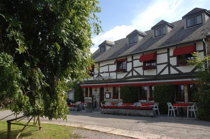 Hôtel pour 18 personnes, avec vue et terrasse, animaux acceptés dans Mirwart