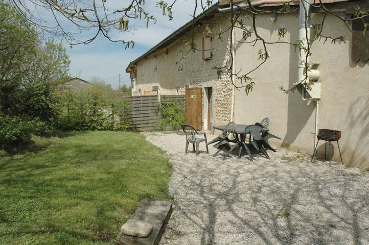 Location de vacances pour 6 personnes, avec jardin à Ambronay - 2