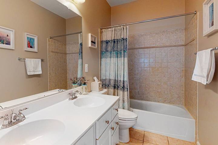 Vacation rental for 12 people, with balcony and pool in Worcester County