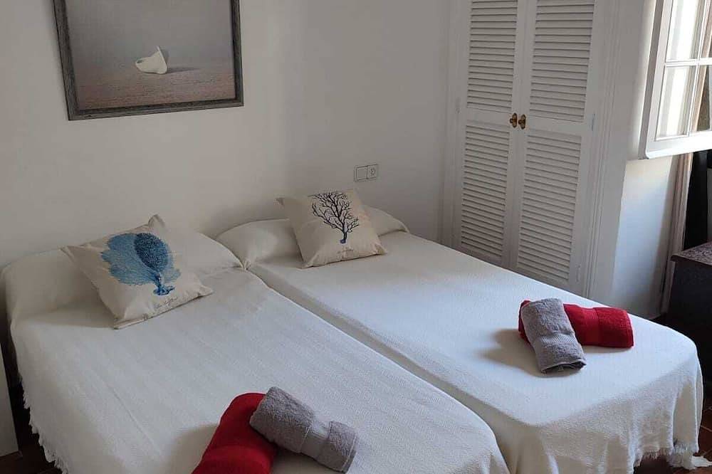 Entire apartment, Menorca, quiet apartment with sea views in Arenal d'en Castell, Es Mercadal