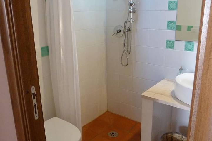 Charming house with beautiful garden, close to the beach. Free WiFi! in Riola Sardo, Stagno di Càbras