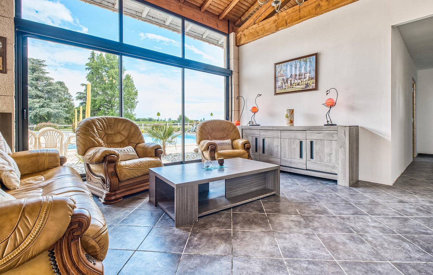 Appartement aan het zwembad met parkeerplaats, tuin & WiFi in Gardonne, Périgord Pourpre