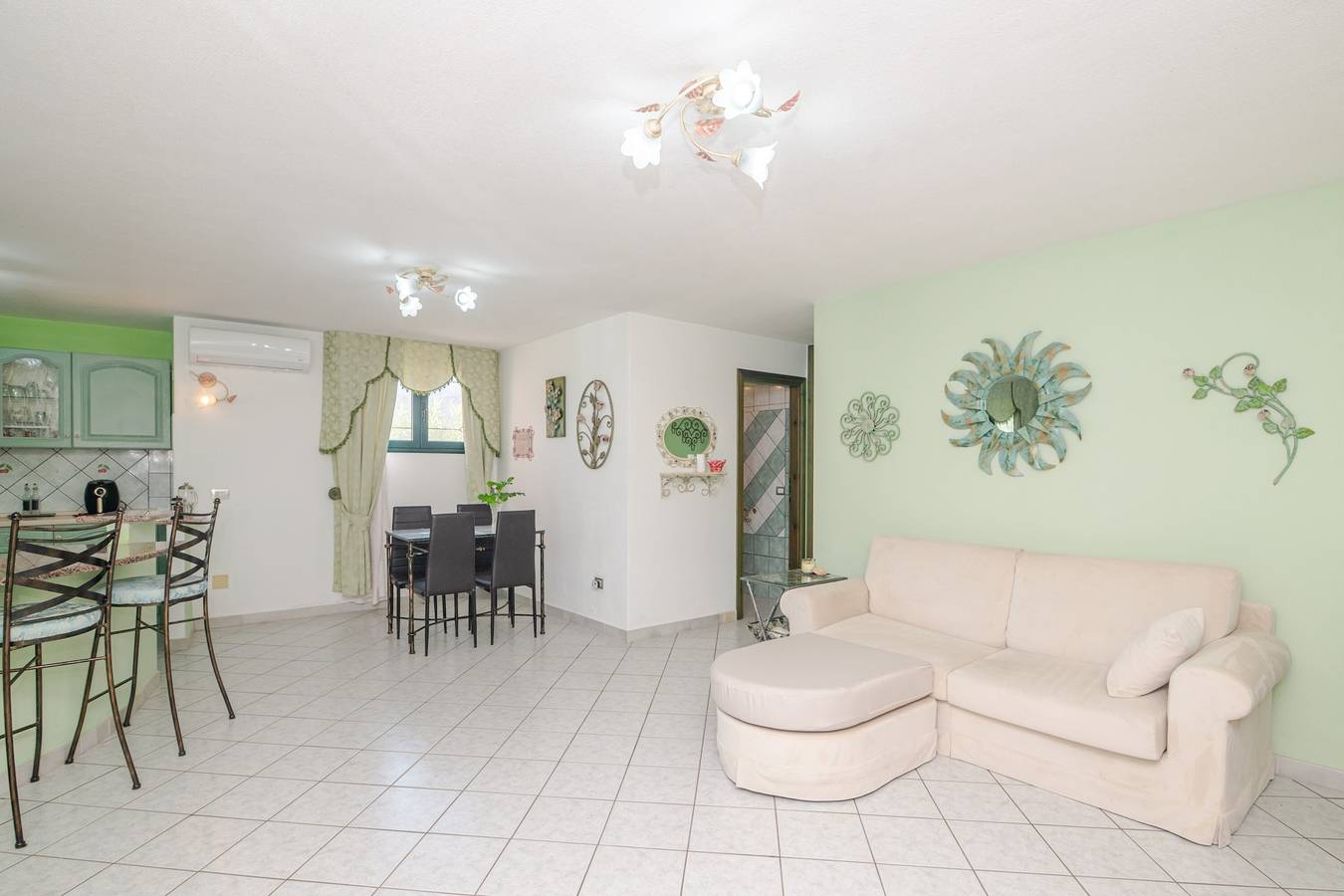 Entire apartment, Apartment 'La Casa di Piera 2' with Mountain View, Wi-Fi and Air Conditioning in Budoni, Olbia-Tempio