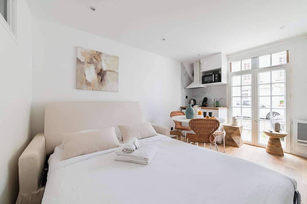 Entire apartment, Escapade urbaine Appartement Mairie des lilas in Les Lilas, Seine-Saint-Denis