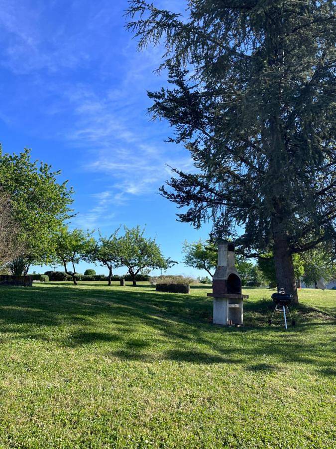 Location de vacances pour 4 personnes, avec piscine ainsi que jardin et vue à Juignac - 4