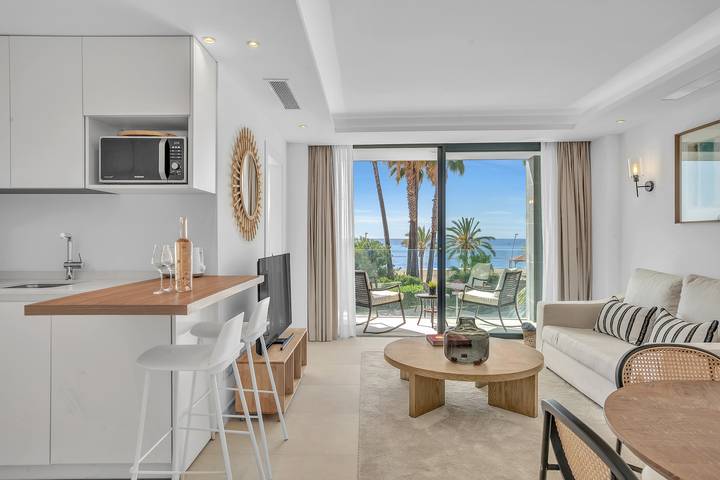 Ganze Wohnung, La Viu - Luxury Beachfront Apartment in Estepona Old Town, Estepona