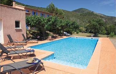 Gîte pour 7 personnes, avec piscine ainsi que terrasse et jardin, animaux acceptés à Roquebrun