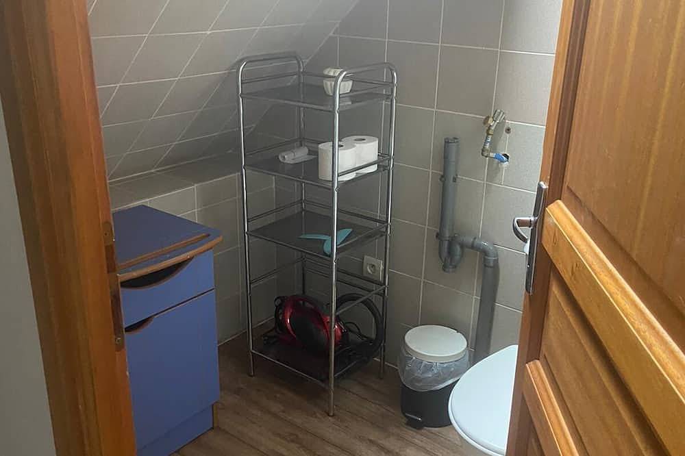 Appartement entier, P1 studio, à 5 minutes du super U à pied, à 10 minutes du centre-ville à pied. in La Ferté-Gaucher, Seine-et-Marne