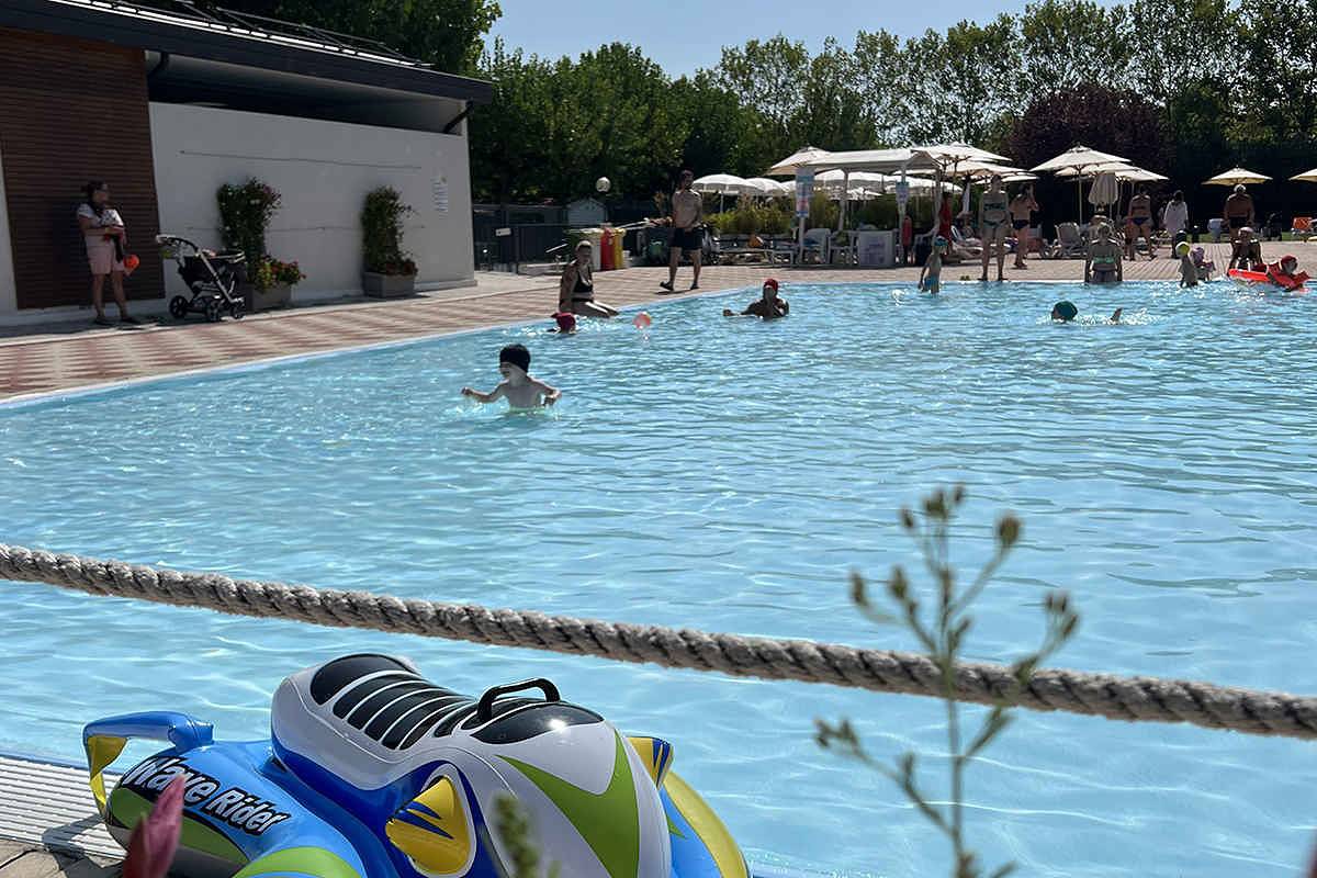 Casa mobile con terrazza, aria condizionata e piscina  in San Benedetto (Peschiera del Garda), Peschiera del Garda
