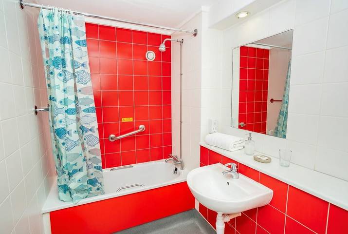 Entire holiday apartment, Modern Central Coventry Studio – Gym Access in Coventry, Birmingham Area