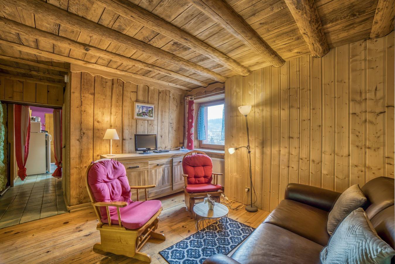 Appartement entier, Appartement 'Anna-Purna' avec vue sur les montagnes, terrasse partagée et Wi-Fi in Les Carroz, Arâches-la-Frasse