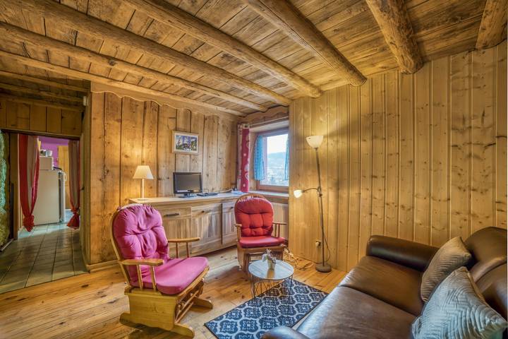 Appartement entier, Appartement 'Anna-Purna' avec vue sur les montagnes, terrasse partagée et Wi-Fi in Les Carroz, Arâches-la-Frasse