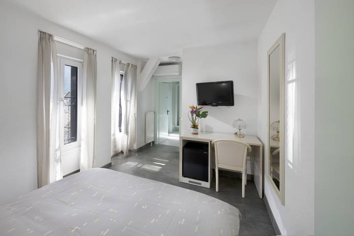 Hôtel du Port - Chambre triple / quadruple canapé in Villeneuve (Suisse), Waadtland RDK