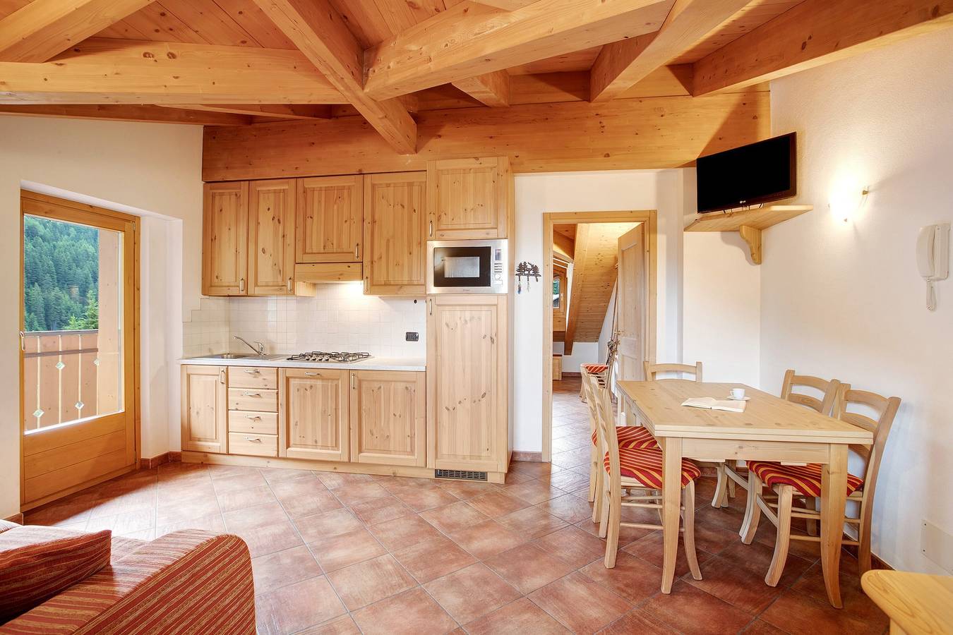 Ganze Wohnung, Ferienwohnung 'Casa Michela Mansarda' mit Bergblick, Gemeinschaftsterrasse und Wlan in Santa Caterina Valfurva, Valfurva