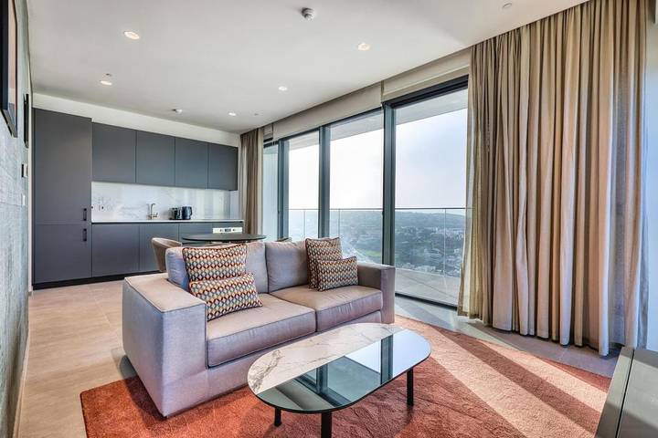 Appartement de vacances pour 4 personnes, avec vue et balcon ainsi que sauna et piscine