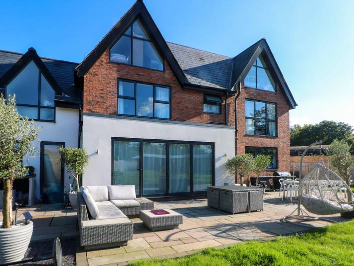 Cottage for 16 people, with Garden in Cheshire