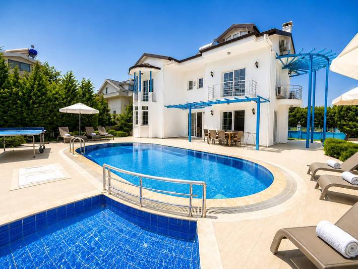 Villa für 12 Personen, mit Terrasse und Kinderpool sowie Garten - 1