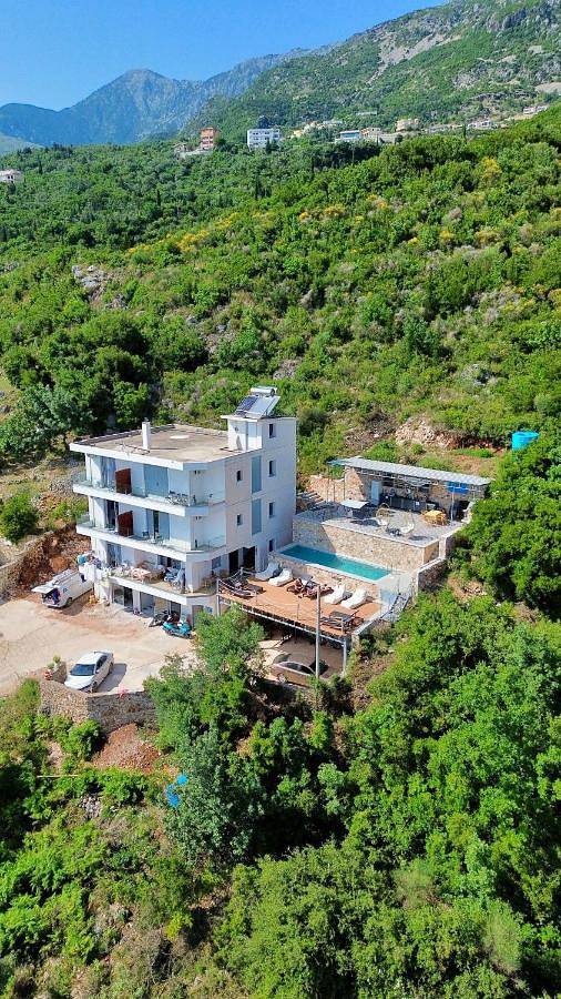 Appartement de vacances pour 2 personnes, avec jardin ainsi que piscine et vue