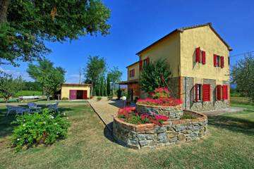 Villa With Pool for 12 People in Castiglion Fiorentino, Arezzo Province, Photo 1
