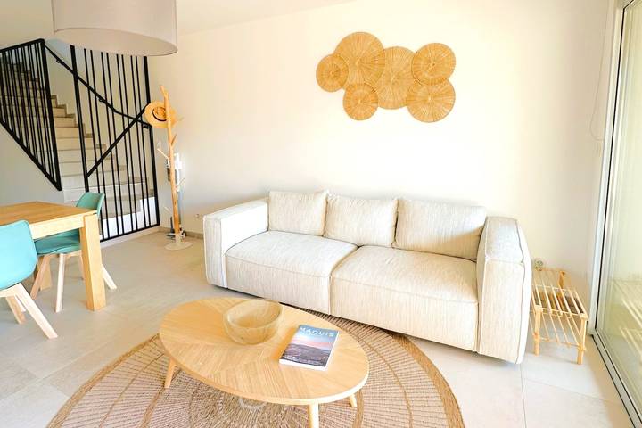 Gîte pour 6 personnes, avec piscine et balcon, adapté aux familles à Lecci - 3