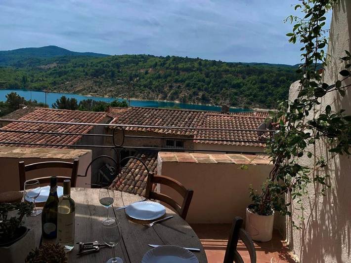 Appartement de vacances pour 6 personnes, avec vue sur le lac ainsi que terrasse et vue