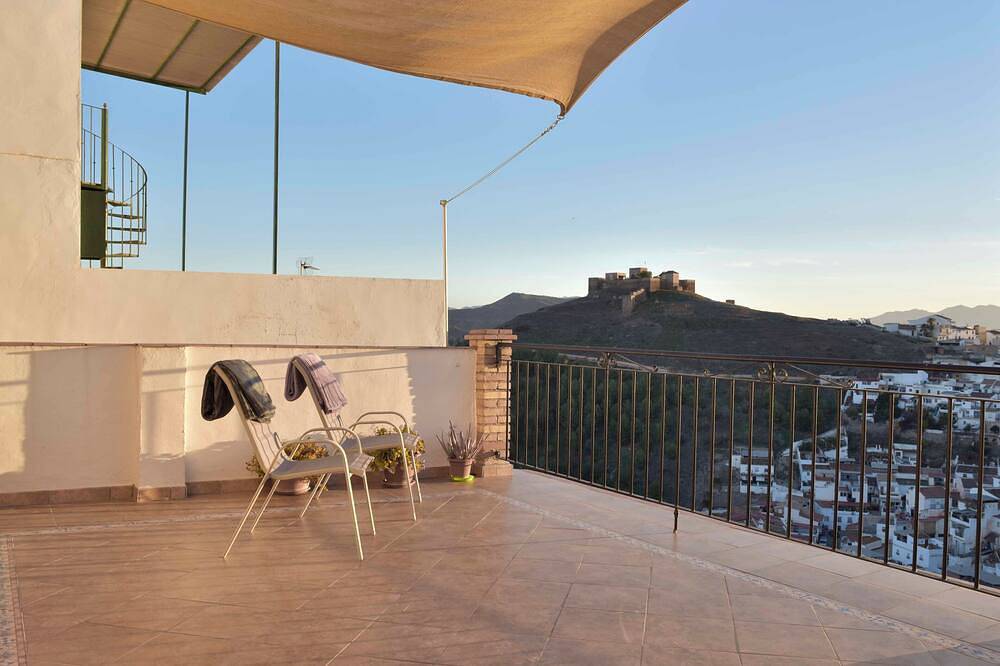 Entire apartment, Centrally located ground floor apartment with superb views in Álora, Málaga Province
