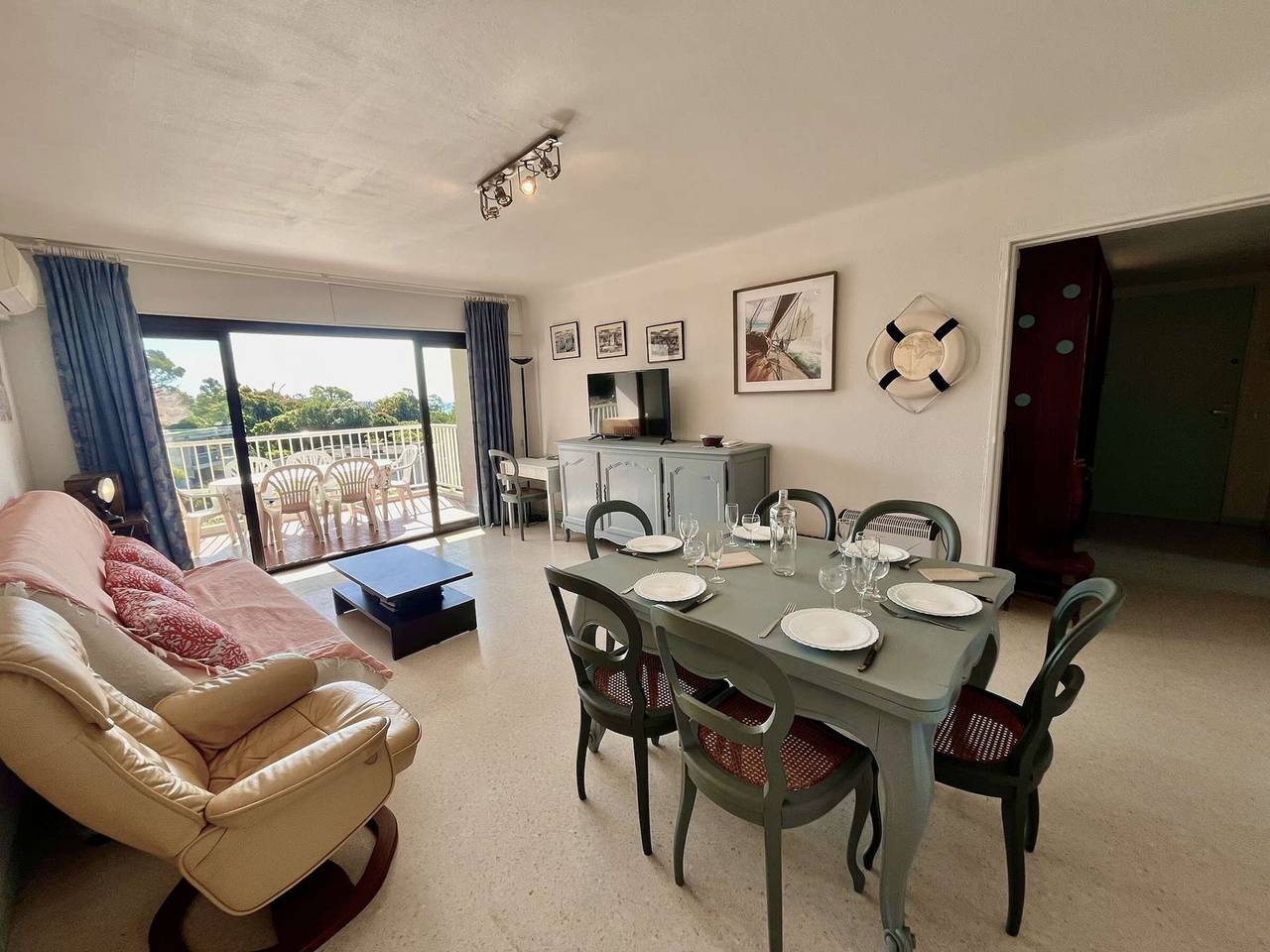Entire apartment, 4-room apartment, 6 beds, air-conditioned in Cavalaire in Cavalaire-sur-Mer, Mediterranean Coast (France)