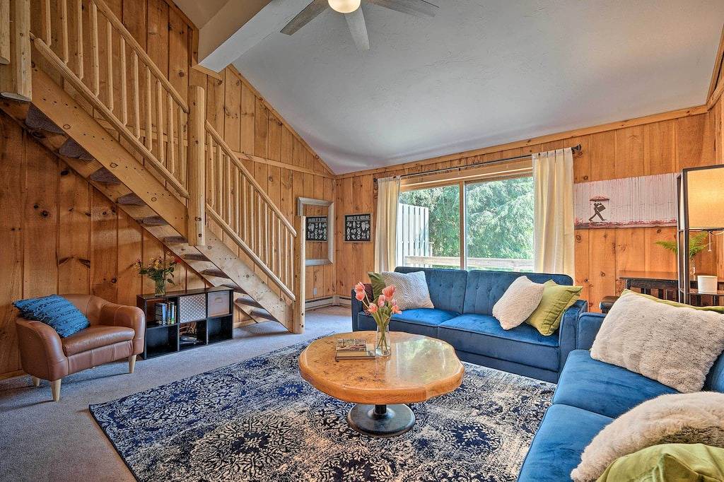 Relaxing Mountain Refuge: 4 Miles to Mt Snow! in West Dover, Mount Snow