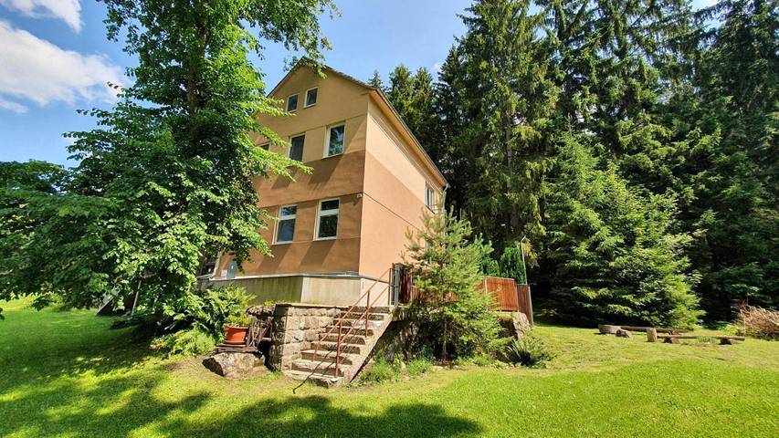 Ferienhaus für 17 Personen, mit Whirlpool und Garten sowie Ausblick in Kienberg