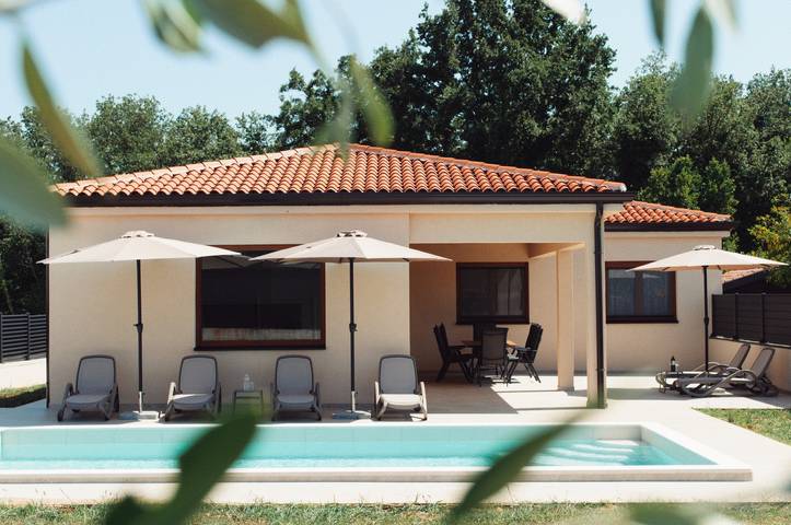 Location de vacances pour 6 personnes, avec jardin et piscine dans Turini