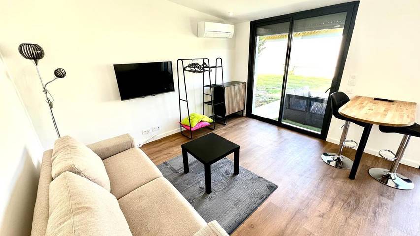 Location de vacances pour 2 personnes, avec jardin ainsi que piscine et vue, animaux acceptés à Althen-des-Paluds - 4