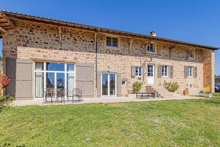 Location de vacances pour 10 personnes, avec jardin à Montagny-sur-Grosne