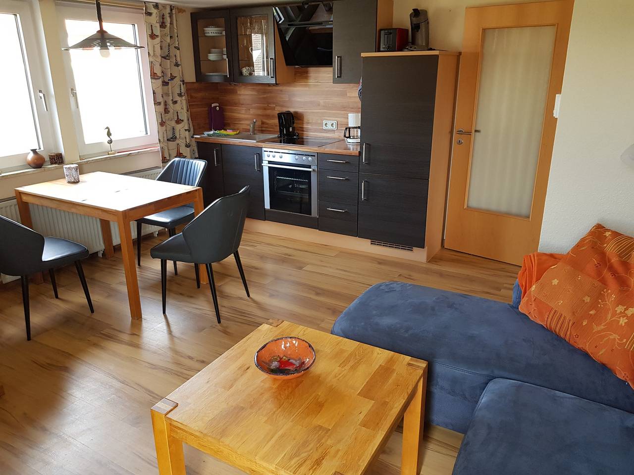 Ganze Wohnung, Apartment 'Fewo Tenge Og Links' mit Balkon und Wlan in Hooksiel, Wangerland