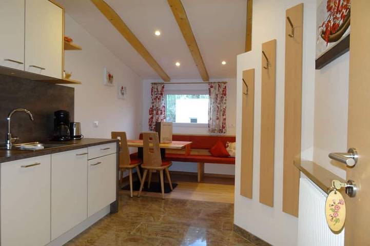 Ferienwohnung für 3 Personen, mit Balkon und Garten sowie Pool in Naturns