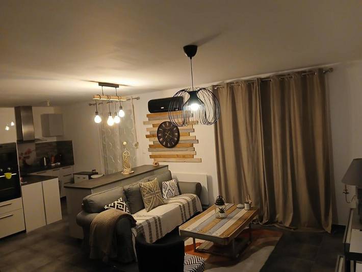 Location de vacances pour 6 personnes, avec piscine ainsi que vue et terrasse à Savigny-le-Temple - 4