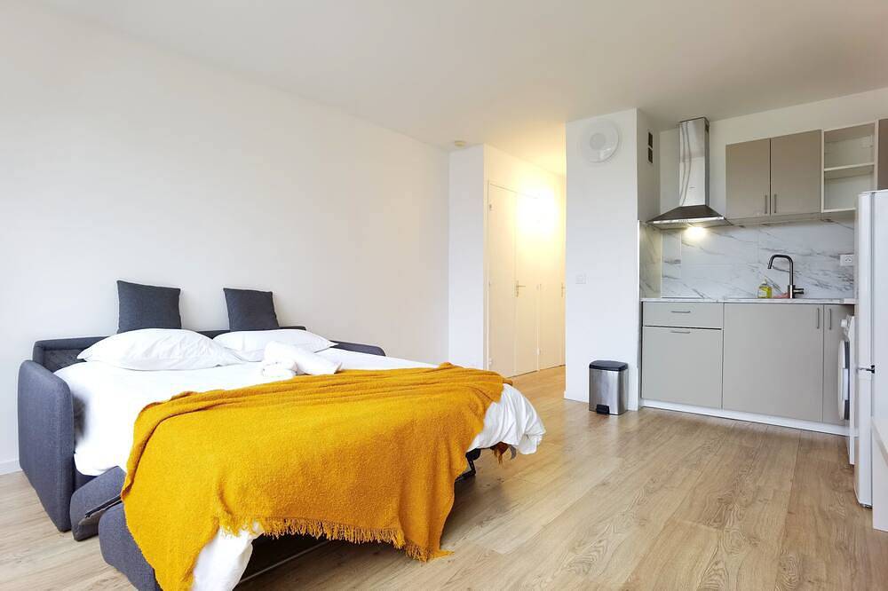 Appartement entier, Bright Studio Near Paris Expo & Metro / Elevator in Vanves, Hauts-de-Seine