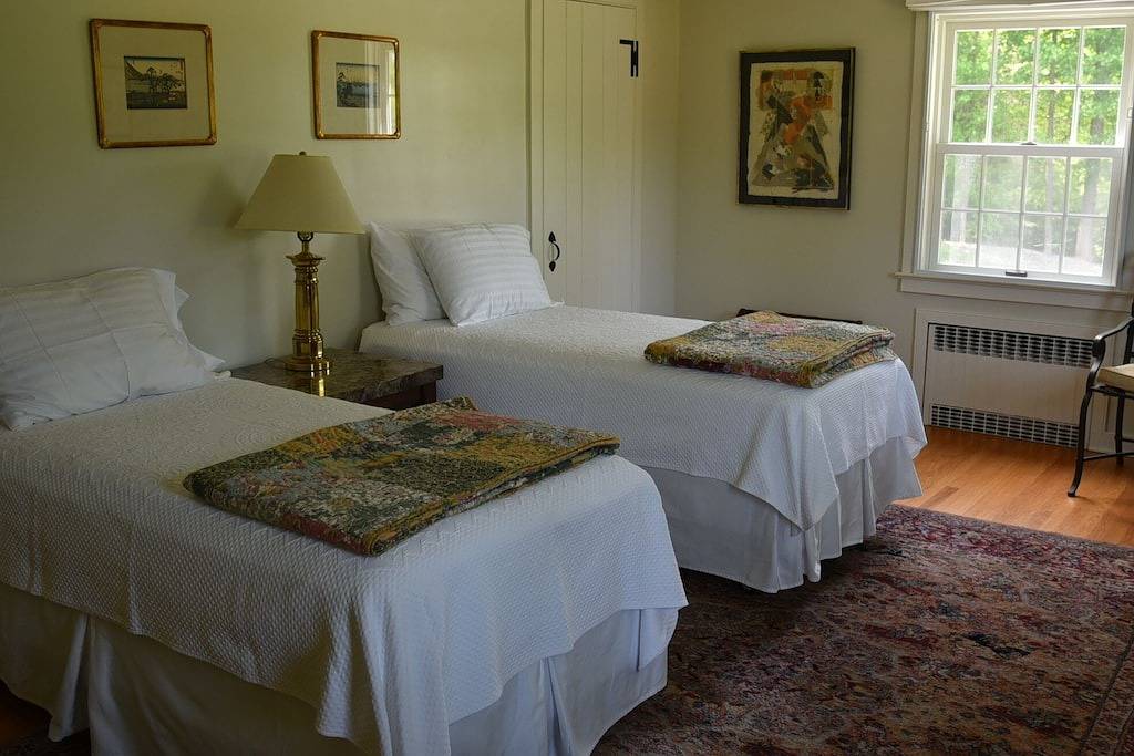 Großes, sonniges Haus mit 4 Schlafzimmern für 8 Personen und 1 Minute bis zu fünf fabelhaften Restaurants in Litchfield County