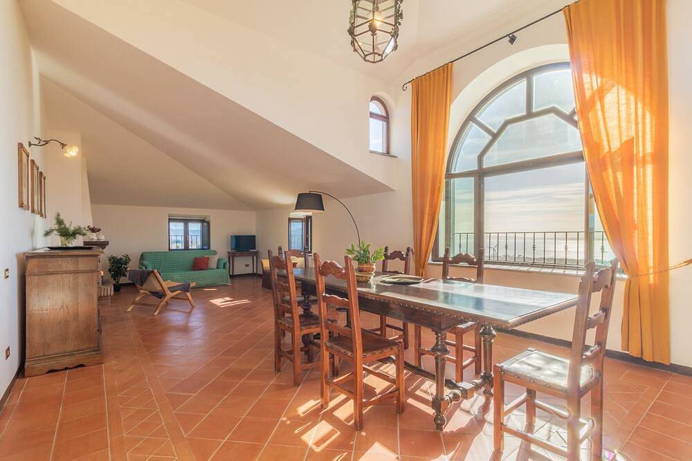 Agri-relais Il Poderaccio: your memorable stay on the Lake in Val di Lago, Viterbo Province