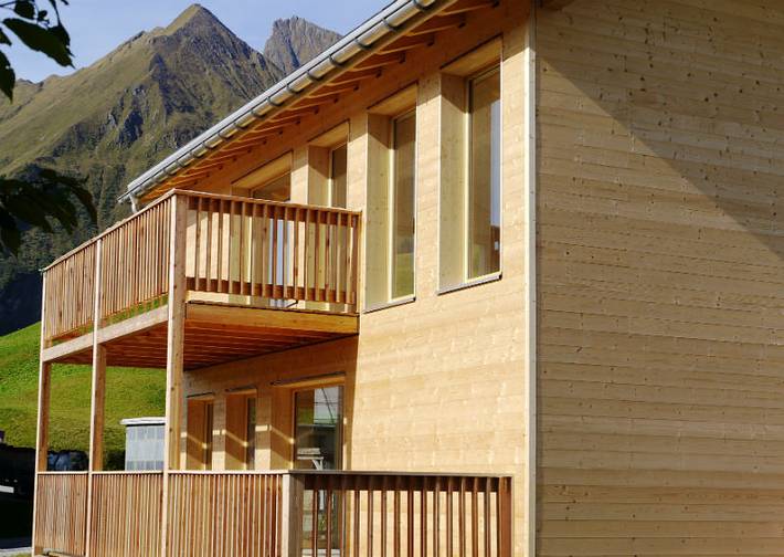Ferienhaus für 4 Personen, mit Balkon und Garten in Safiental