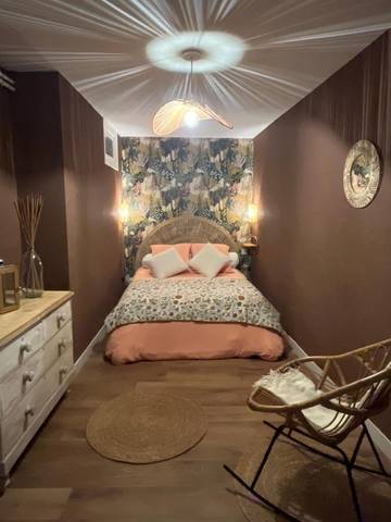 Location de vacances pour 2 personnes, avec vue et jardin à Nantheuil