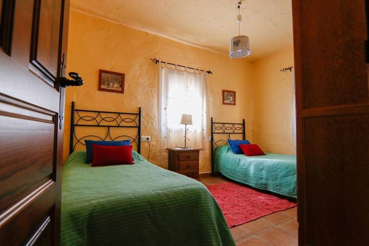 Casa rural para 4 personas, con jardín además de vistas y piscina, Se admiten mascotas en Valle del Genal - 2