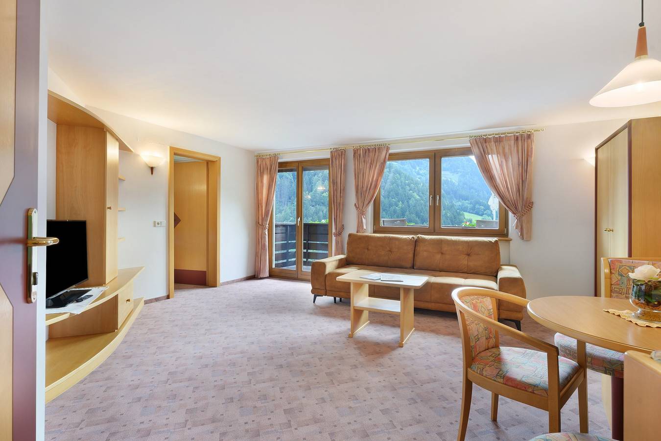 Ganze Wohnung, Geräumige Timmels Suite Ii mit Südbalkon und mit kostenfreiem Wellness- und Poolzugang in Stubaier Alpen, St. Leonhard in Passeier