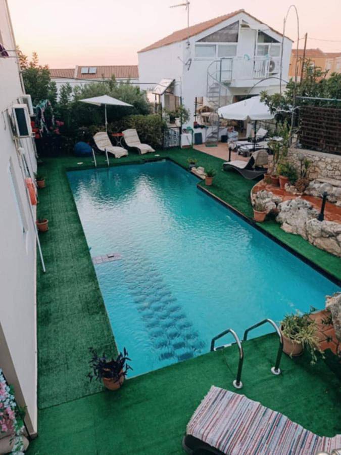 Maison d’hôte pour 2 personnes, avec jardin ainsi que vue et piscine