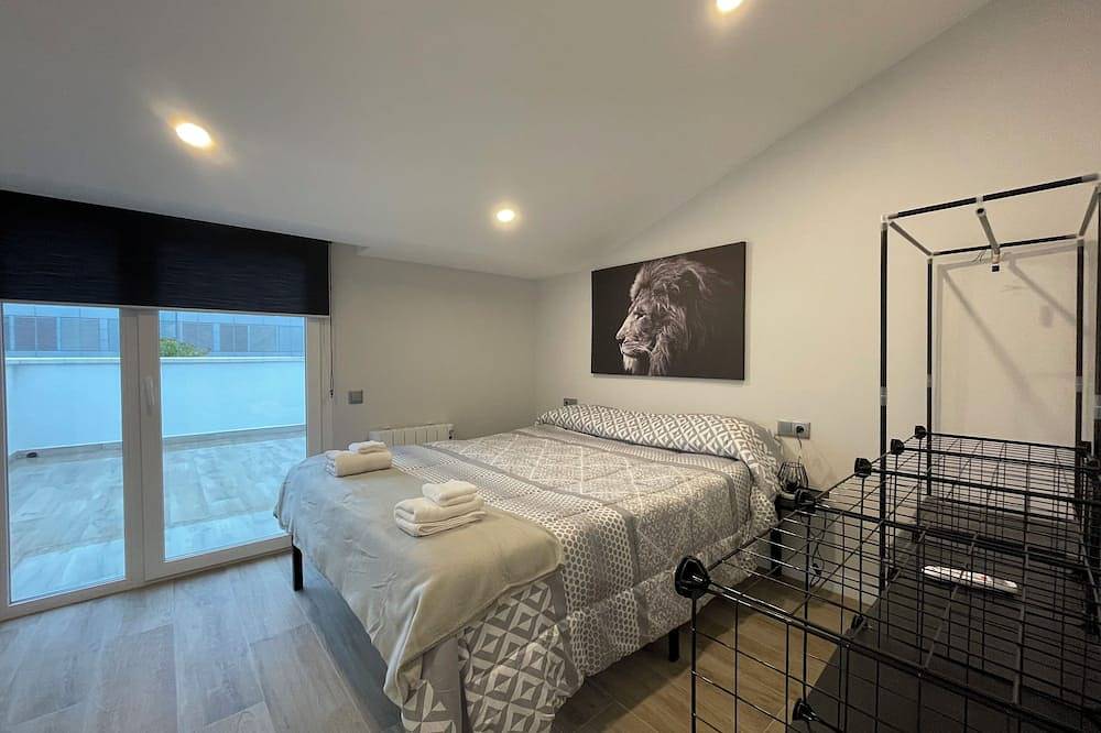 Entire apartment, Manresa university with terraces in Manresa, Pla de Bages DO