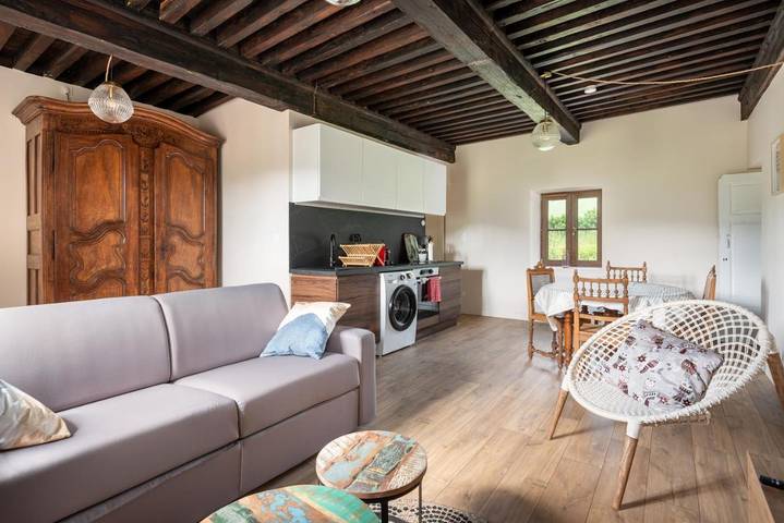 Gîte pour 6 personnes, avec jardin et vue à Poule-les-Écharmeaux - 3