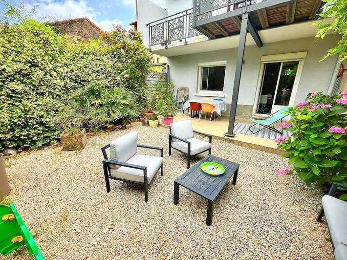 Vakantiewoning voor 2 personen, with uitzicht and tuin as well as terras in Valence